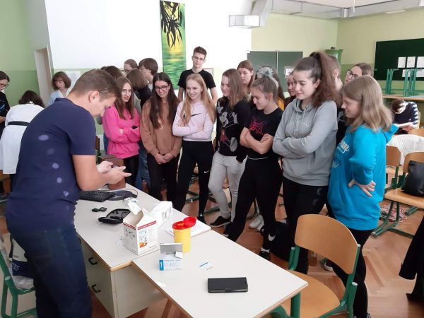 Read more about the article Projektni dan “Za zdravje mladih” na Gimnaziji Ravne na Koroškem