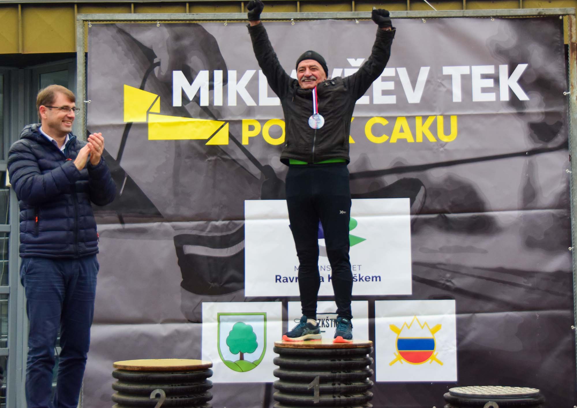You are currently viewing Kljub deževnemu vremenu po stopnišču CIK – CAK teklo štirideset tekmovalcev, Josef Eder postavil nov rekord teka
